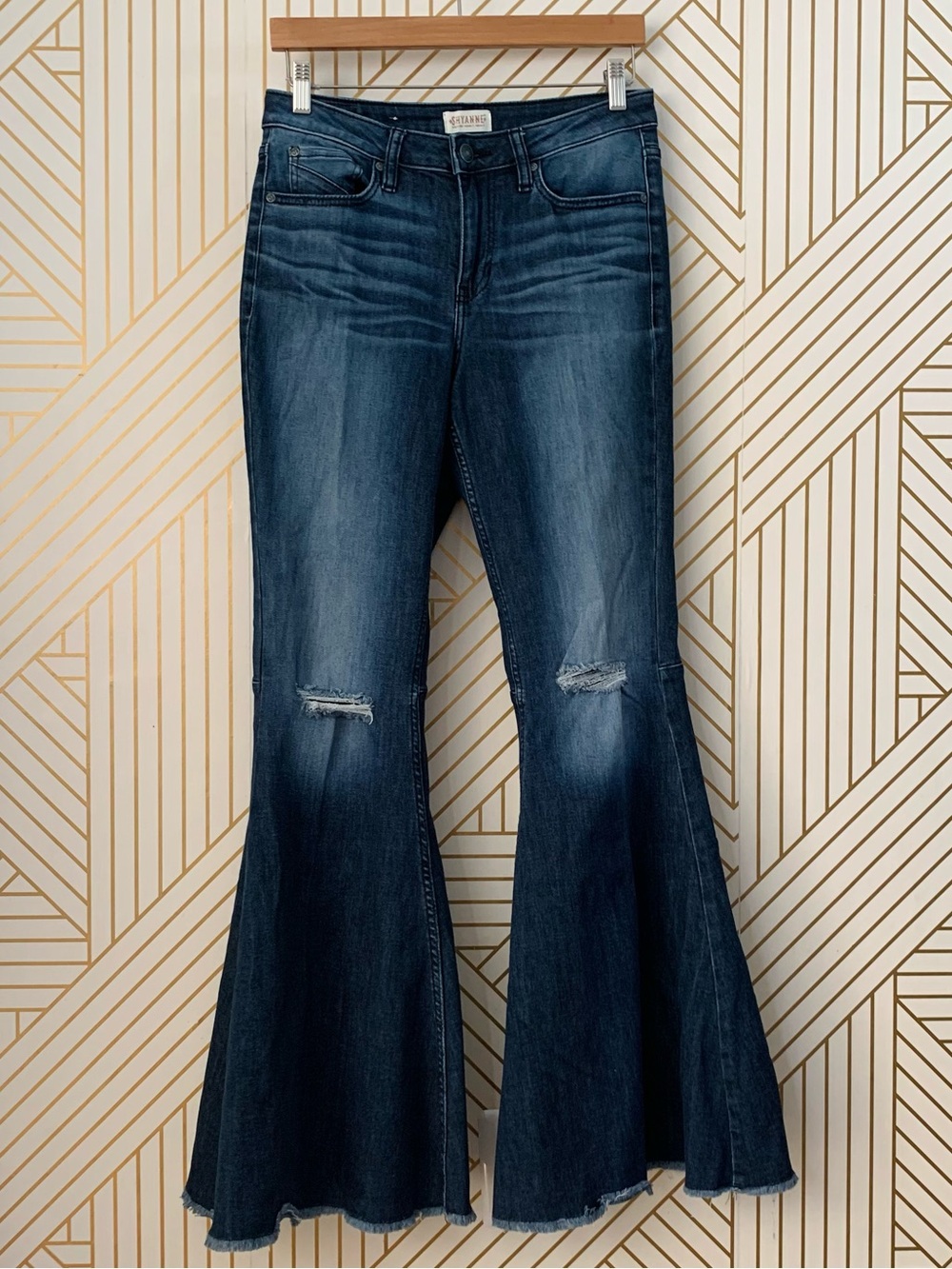 Shyanne raw hem flare flared bell bottom jeans distressed knee Boho 31x34